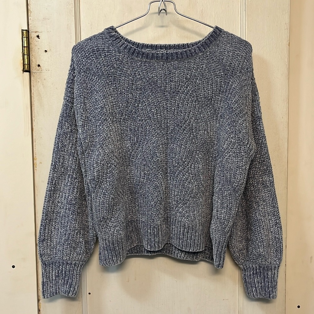 Pink Rose cropped sweater light blue